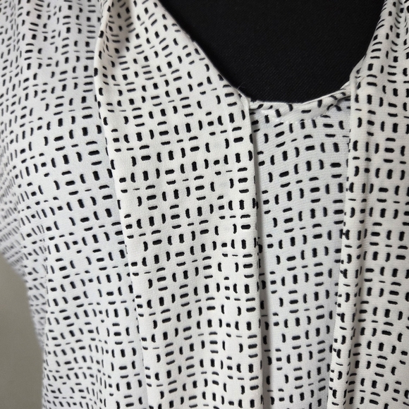 ⭐️Banana Republic Gray Asymmetrical Tank Top With Tie Size Med - Picture 2 of 5